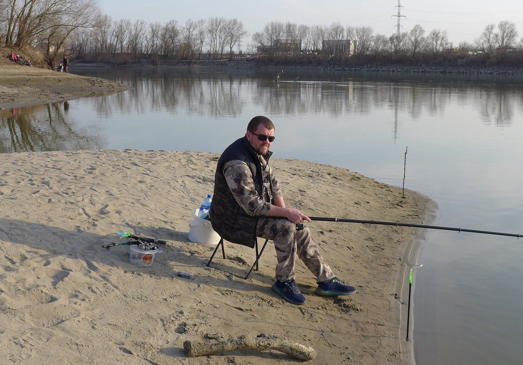 Встреча с таким рыболовом и общение  с ним - это "барометр" рыболовной обстановки на реке! Еще раз пожелаю удачи этому прекрасному опытному рыболову!
