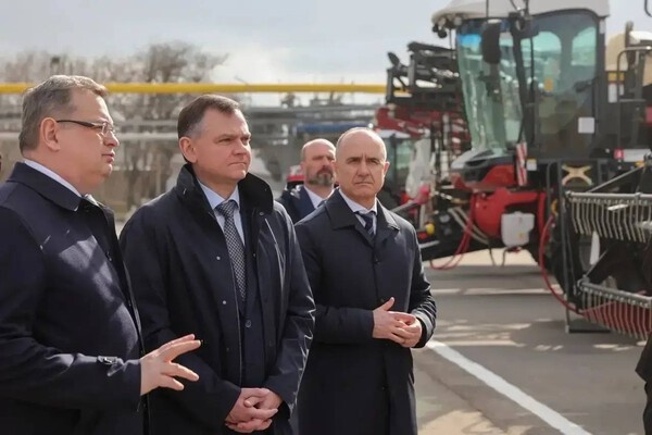 Юрий Слюсарь встретился с аграриями и руководством «Ростсельмаша»