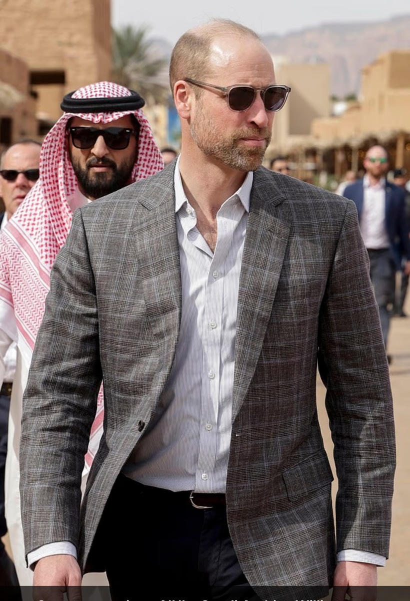 Во время недавней поездки в Аль-Улу, Саудовская Аравия, Уильяма заметили в круглых серых солнцезащитных очках от лондонской компании FINLAY, специализирующейся на товарах высокого класса.