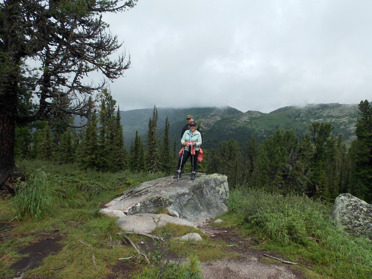 Специальный, врытый в землю подиум для фотосессий
