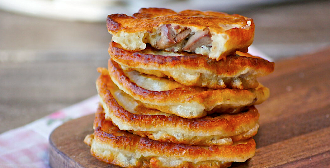 Оладьи с кусочками куриной печени: вкусно и по-домашнему