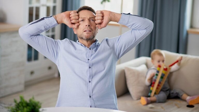    Иллюстрация к материалу: Папа один: как совместить все роли и вырастить счастливого ребёнка