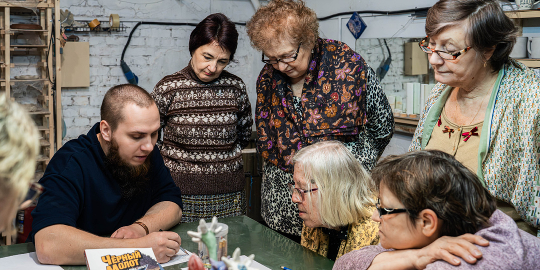 Бабушки из Иваново рисуют комикс про супергероя. И это не шутка!
