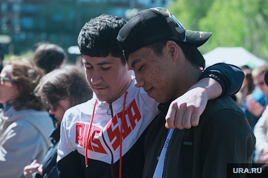 Приезжие подростки использовали  перцовый баллончик против помощника машиниста,  повредили электронику и состав встал