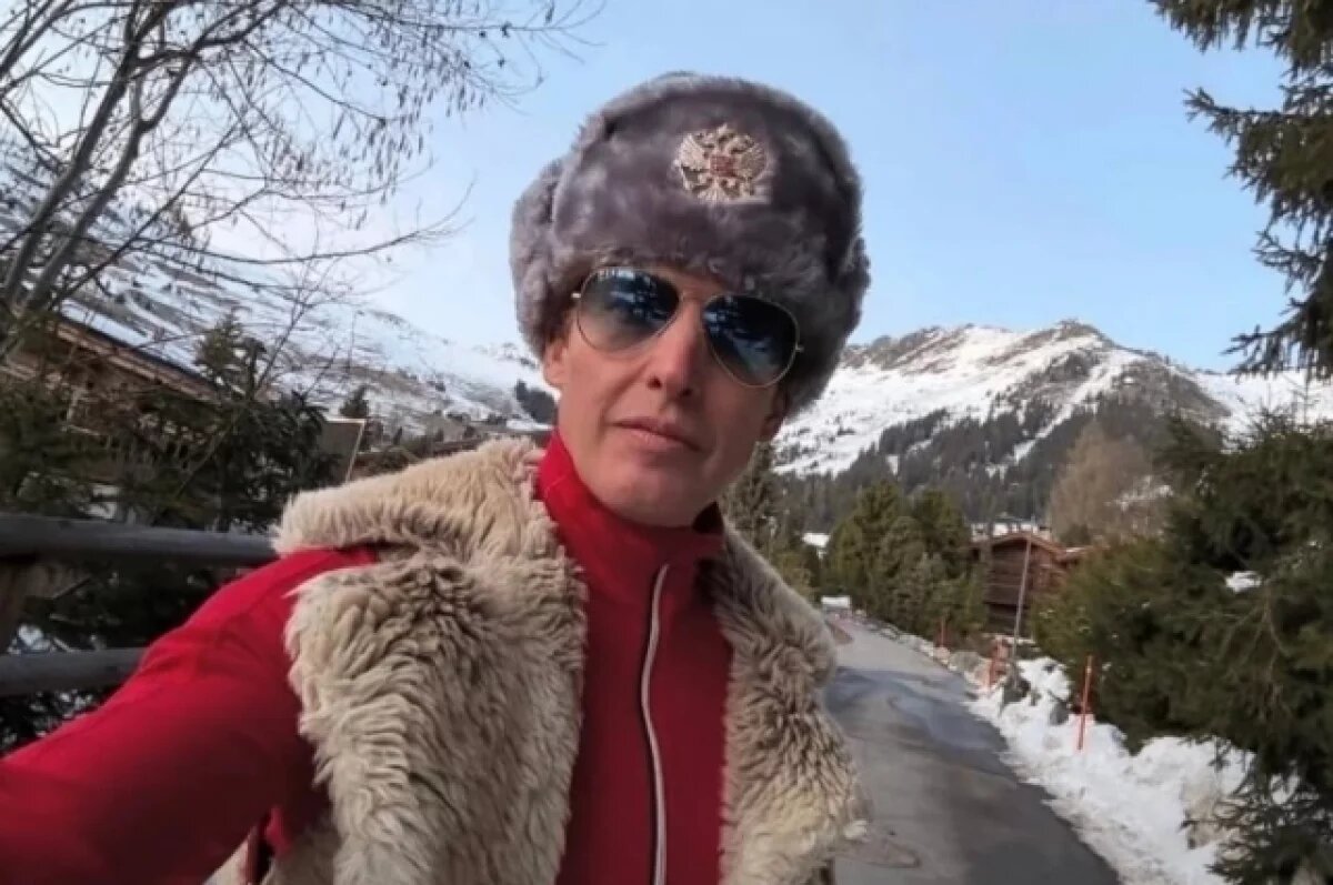    Певец Джеймс Блант опубликовал фото в ушанке с российским гербом