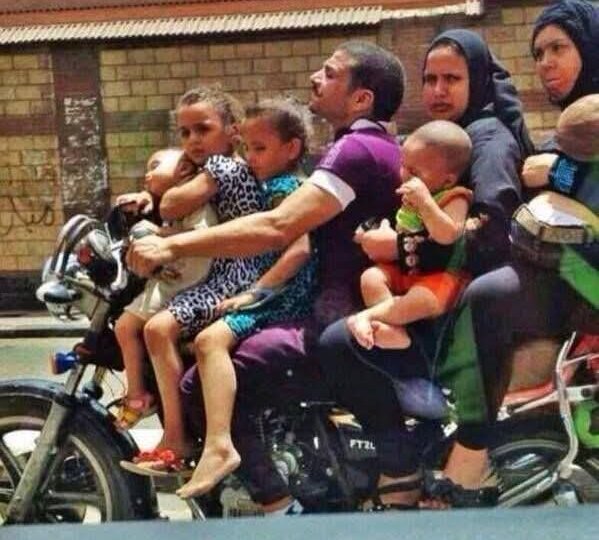 Египет идёт на жёсткие меры: магазины и кафе закрываются раньше — кто следующий?