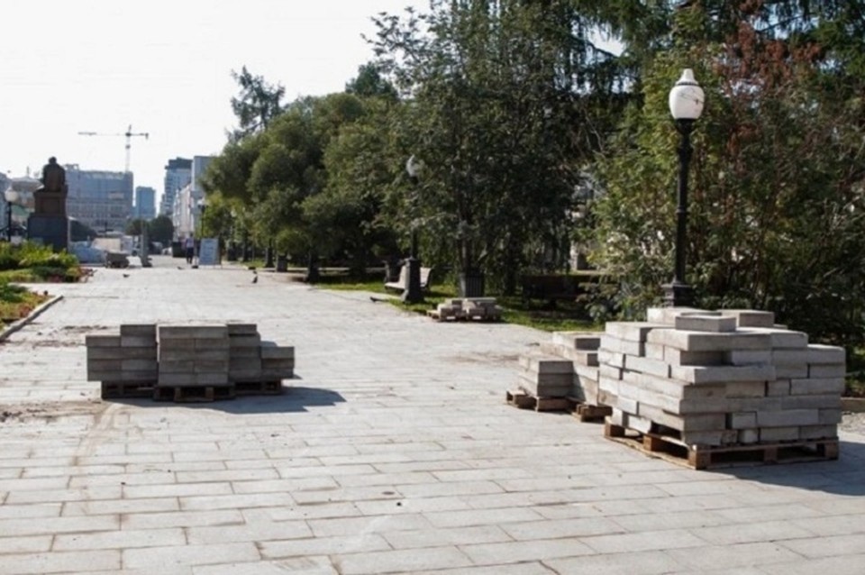    Тротуарную плитку хотят сделать крепкой. Фото: администрация Екатеринбурга