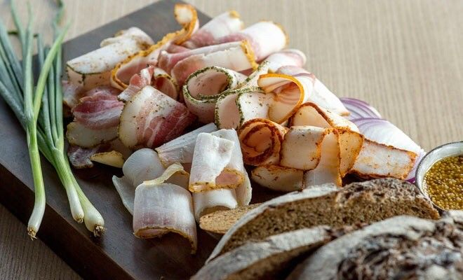 Сало: вред для сосудов или польза для гормонов? Честный разбор