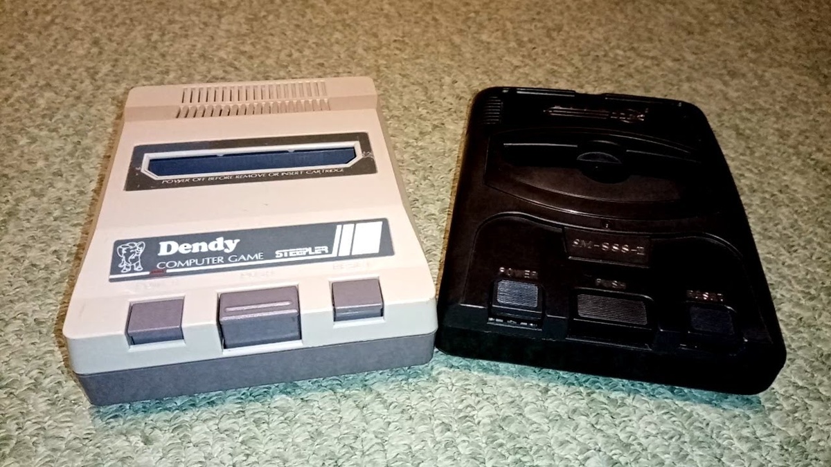 Черная справа – та самая «Lifa». Другой обман детства (не настолько, по моему мнению, великий) шел с ней в комплекте. Но это уже другая история.