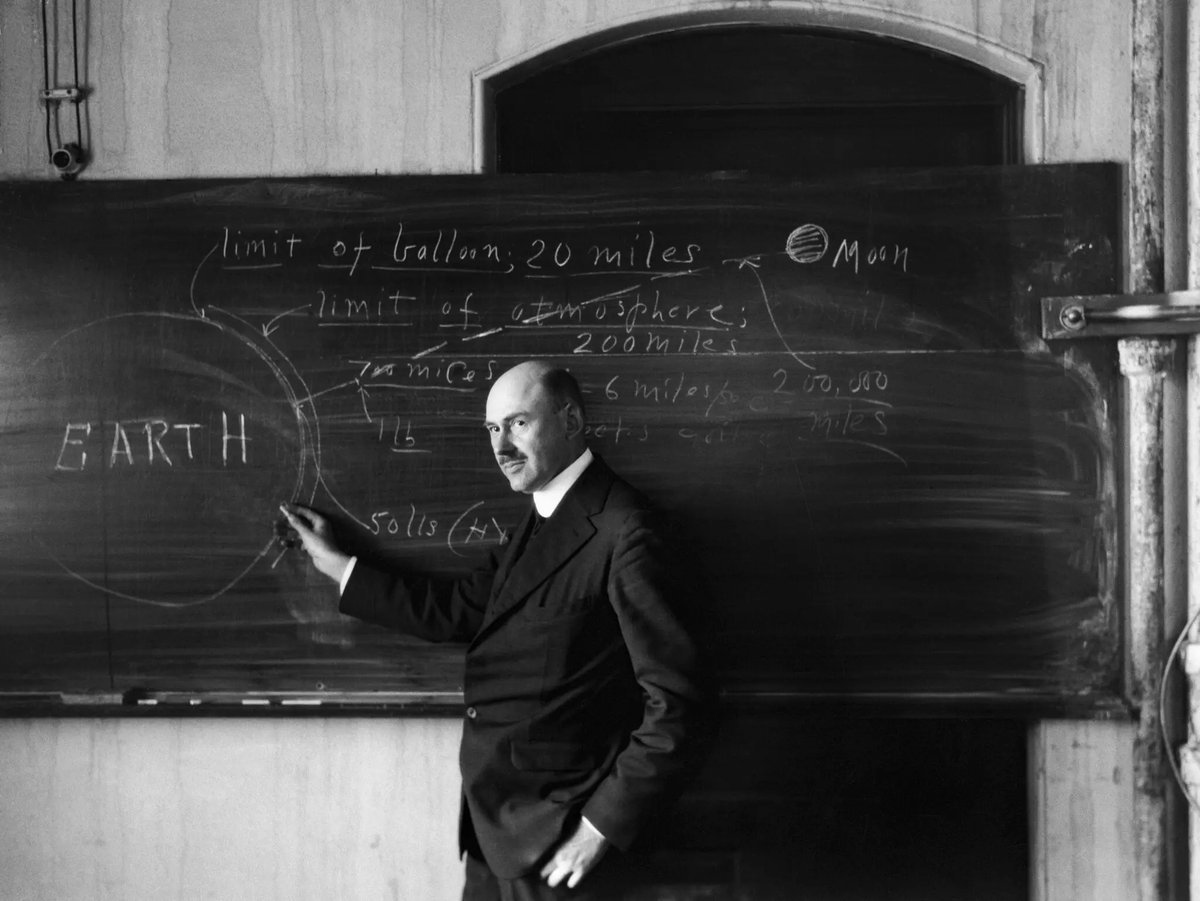 Годдард в Университете Кларка в Вустере, штат Массачусетс, в 1920-х годах / Bettmann, Getty Images