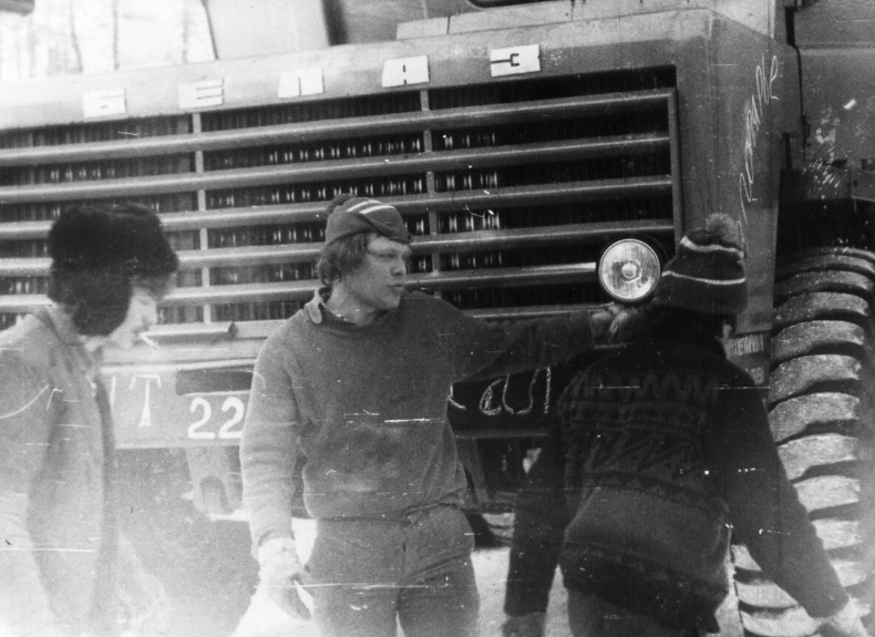 Фото автора. 80 годы двадцатого века. Санёк и БелАЗ–540.