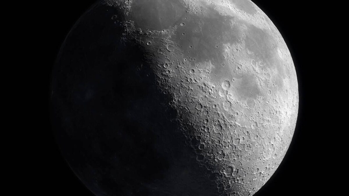 Луна. Источник: https://www.youtube.com/watch?v=ctwPaSeRQBg