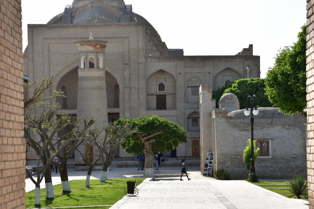    Комплекс Бахоуддина Накшбанди — религиозный комплекс, расположенный на окраине Бухары.