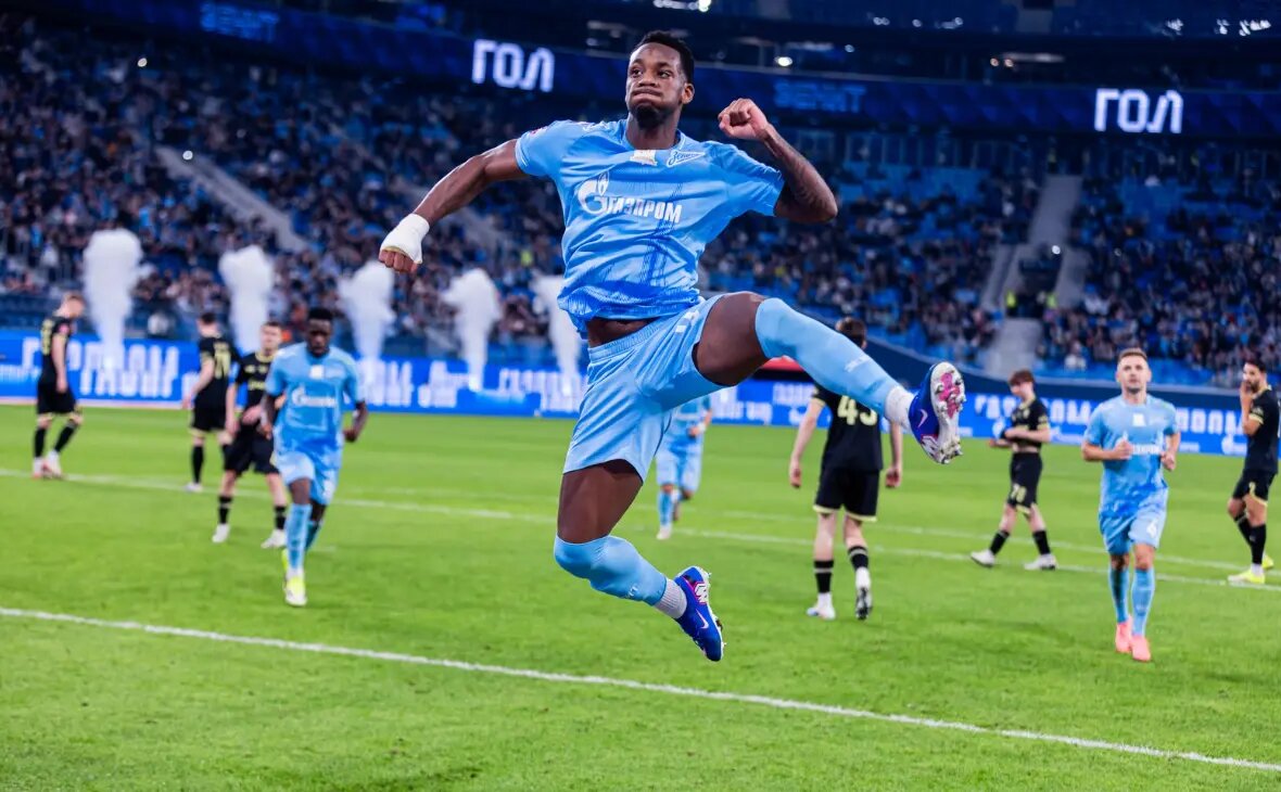    Источник: Джон Дуран Фото: Официальный сайт ФК «Зенит». rbc.ru Александр Новиков