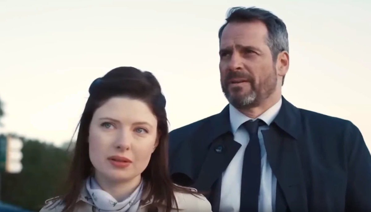 Кадр из мини-сериала "Отель последней надежды", 2016 г., режиссер Петр Амелин, сценаристы Петр Амелин, Татьяна Устинова, композитор Сергей Потехин (скриншот)