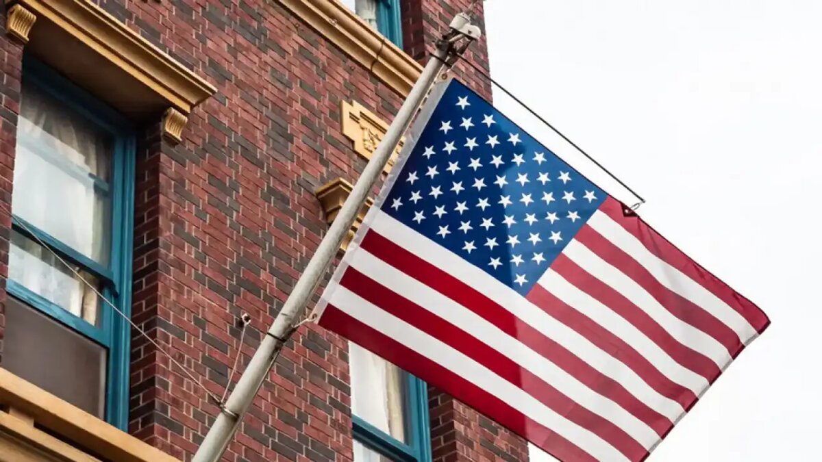    Флаг США. © freepik.com/lifeforstock