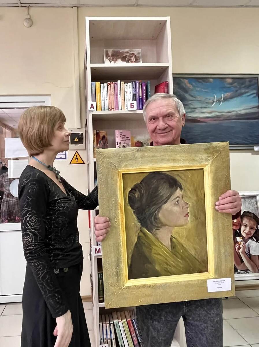 На выставке. 