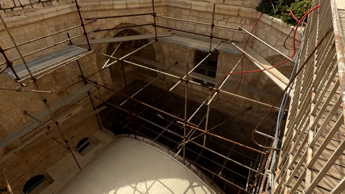    Работы по реставрации в храме Гроба Господня продолжатся, несмотря на удары