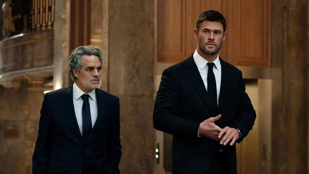 Кадр из фильма Crime 101. Режиссер: Барт Лэйтон. Производство: Amazon MGM Studios, Raw TV, Story Factory, Wild State, Working Title Films