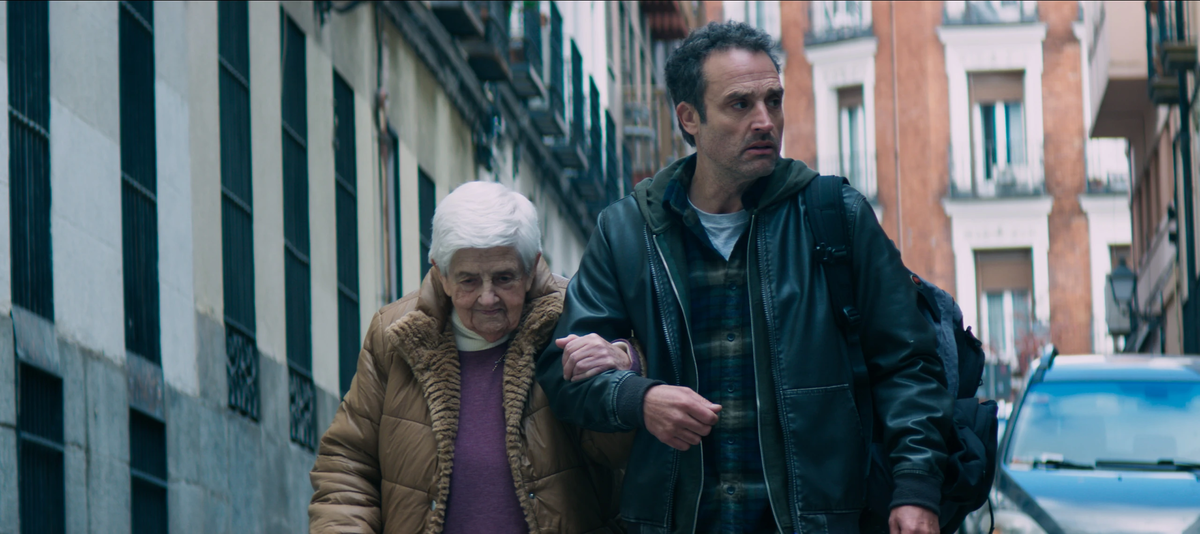 Кадр из фильма La deuda. Режиссер: Дэниэл Гузман. Производство: Aquí y Allí Films, Canal Sur Radio y Televisión, El Niño Producciones, Instituto de la Cinematografia y de las Artes Audiovisuales, La Mirada Oblicua, Movistar+, Radio Televisión Española (RTVE), TeleMadrid, Zircozine