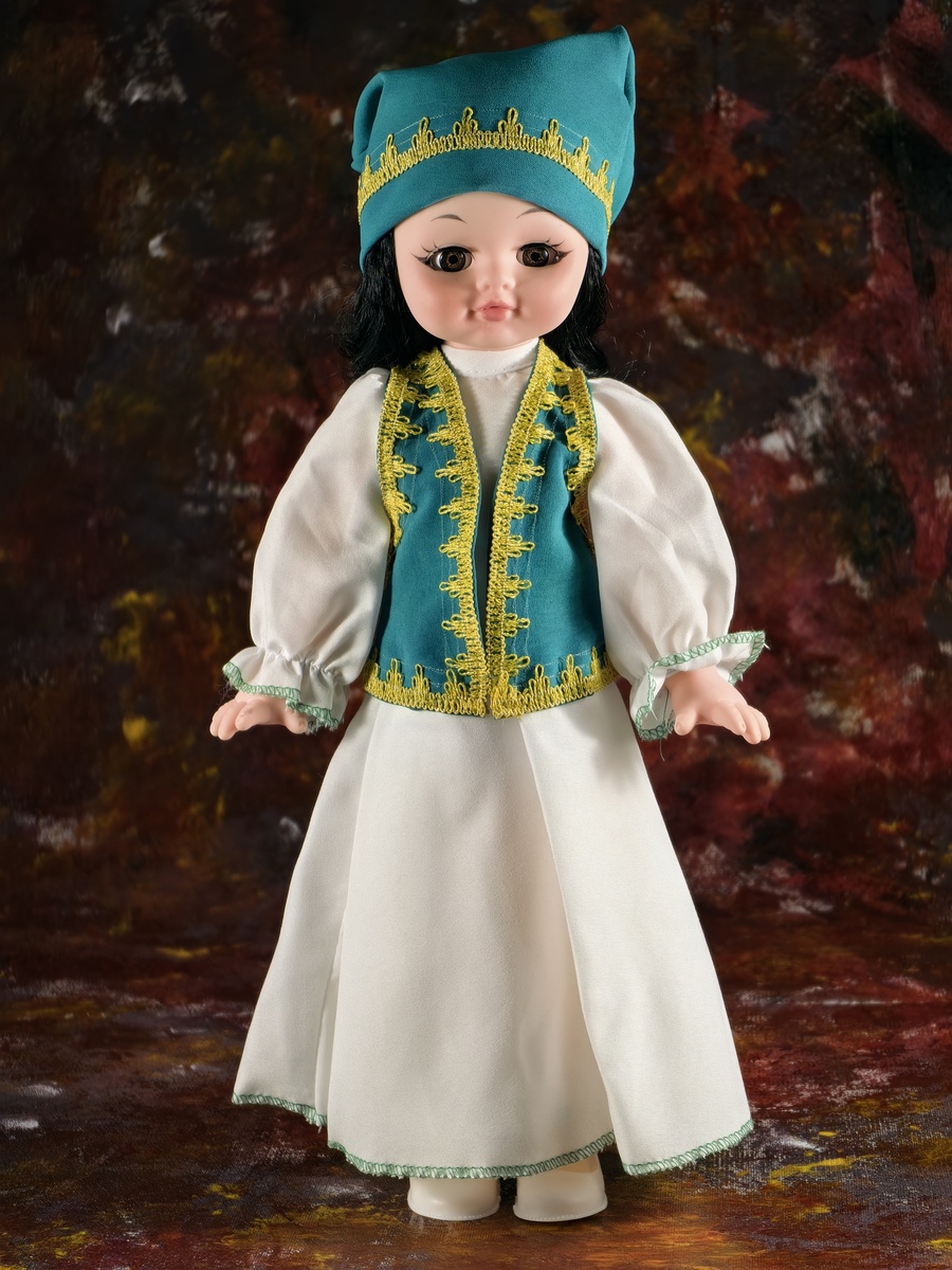Кукла Ивановской фабрики игрушек Амина в татарском костюме