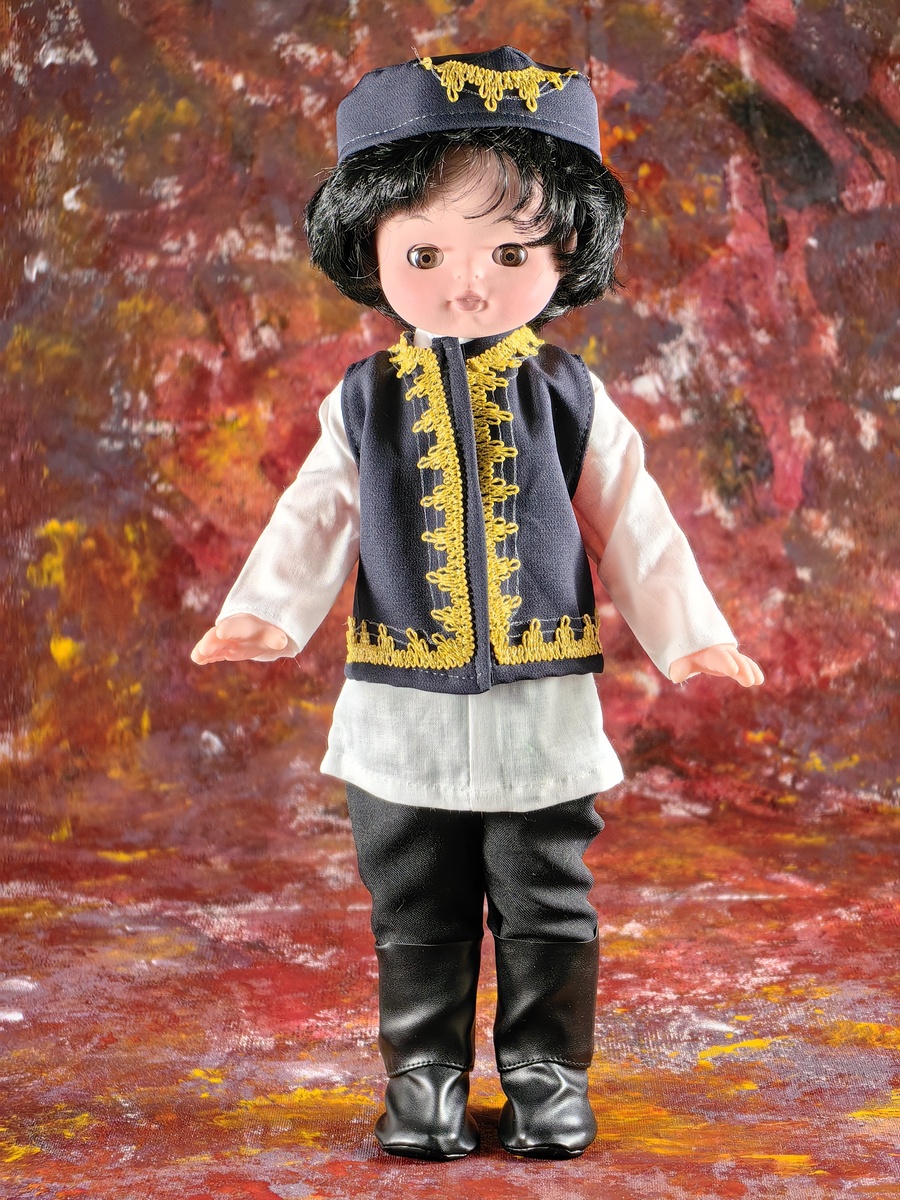 Кукла Ивановской фабрики игрушек Айнур в татарском костюме