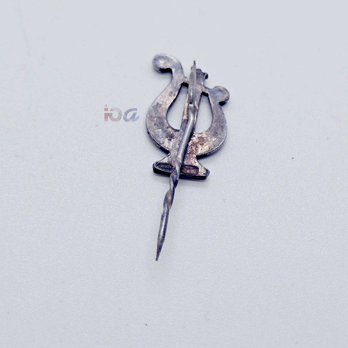 Значок «Лира», серебро, Свердловская ювелирно-гранильная фабрика), 1958 год, граненое стекло на клею, фото Ювелирный архив СССР, из моей коллекции