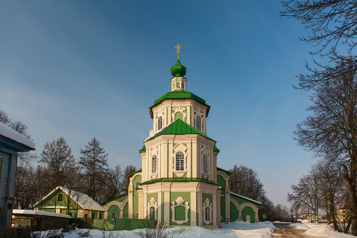 Торопец, улица Комсомольская, 2 — Церковь Богоявления Господня