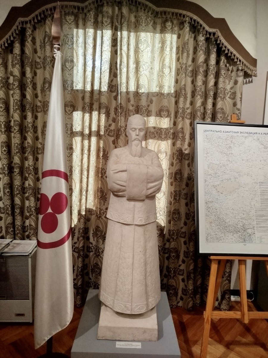 Т.А. Пасечник. Проект памятника Н.К. Рериху в Тибете. 2007. Композитный материал, отливка.