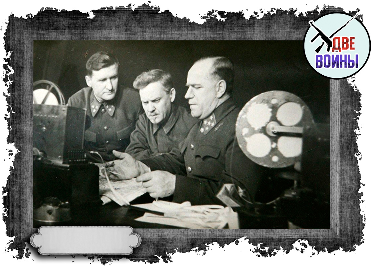 Осень сорок первого. На фото Соколовский, Булганин и Жуков в штабе Западного фронта. Фото в свободном доступе.