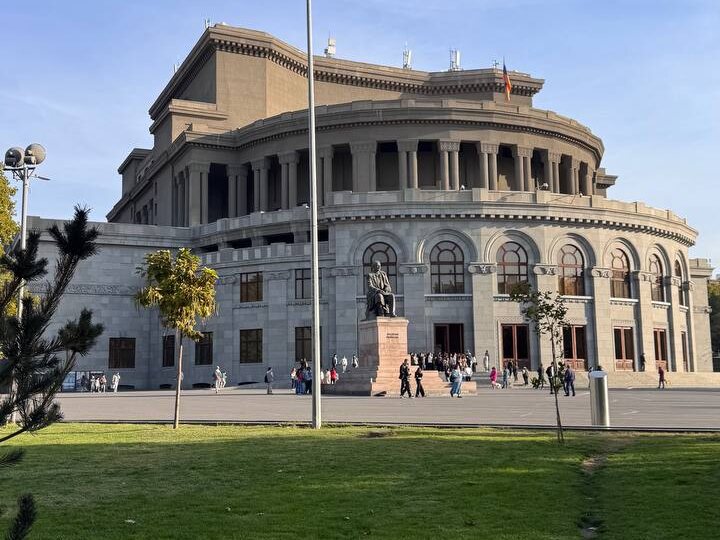 Армения - страна невероятной природы и широты души. Приезжая сюда, хочется остаться