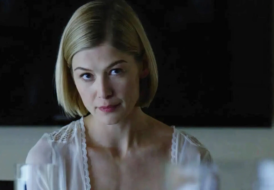 Кадр из фильма «Исчезнувшая» 2014 | Студии производства: 20th Century Fox Film Corporation | Artemple - Hollywood | New Regency Pictures | Pacific Standard | Regency Enterprises | TSG Entertainment