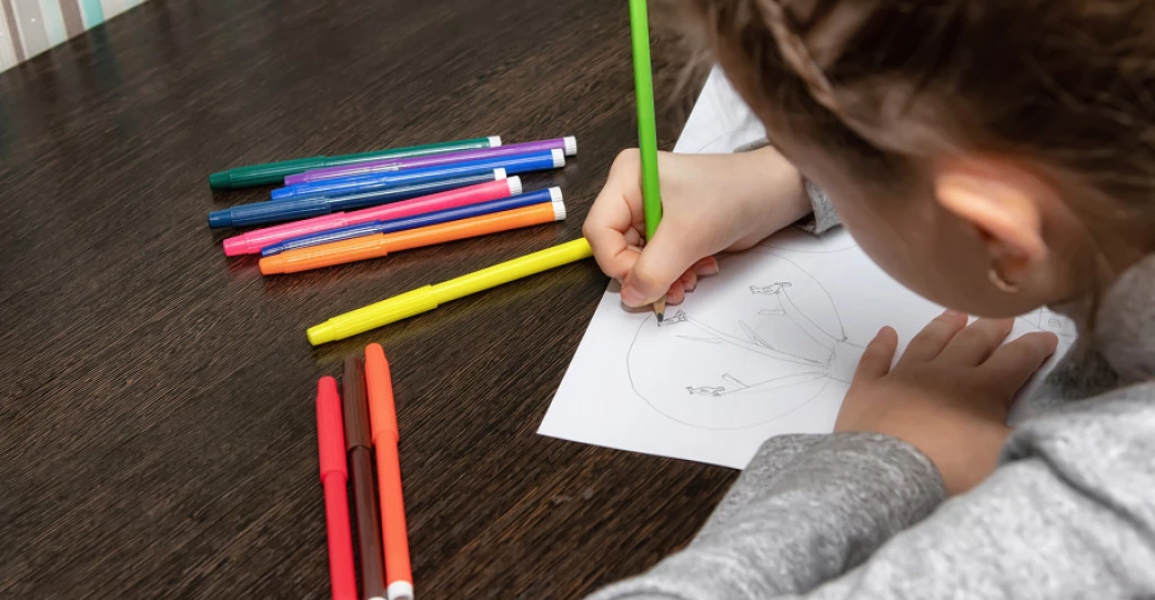 Мать почти неделю лечила дочь от «редкой аллергии», нарисованной фломастером