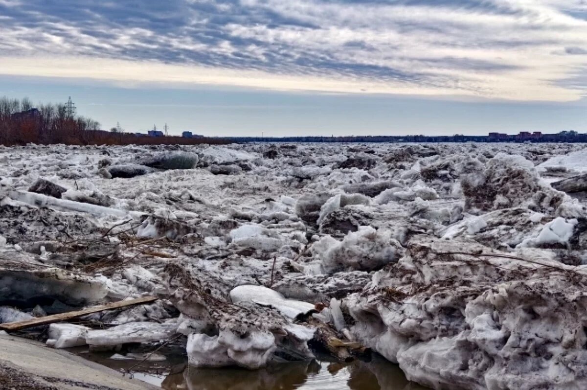    В Томске начали готовить ливневки к паводку: чистят трубы и решетки