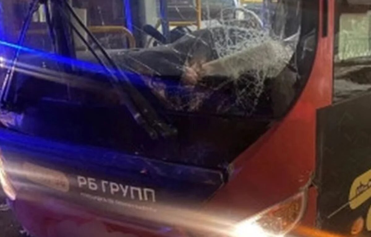    В Комсомольске-на-Амуре легковушка врезалась в автобус с пассажирами