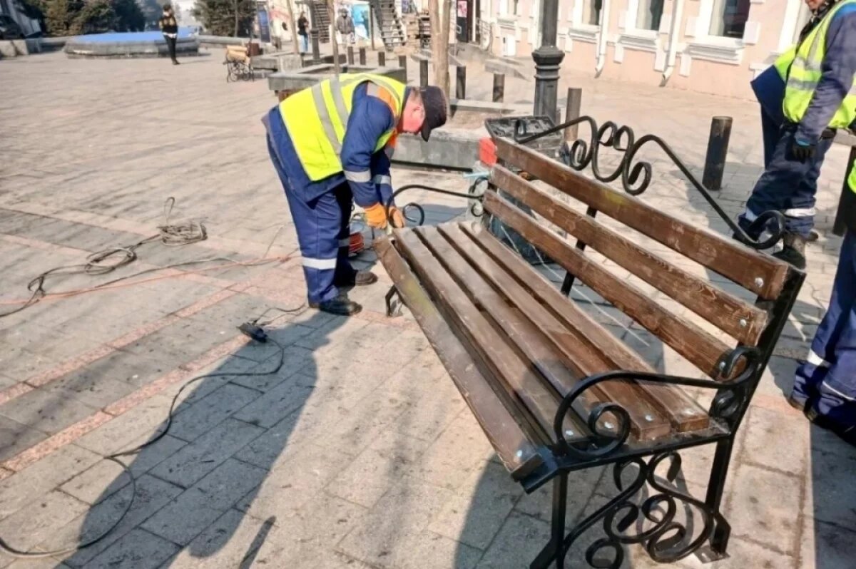    Пешеходная улица Адмирала Фокина во Владивостоке получила 27 новых лавочек