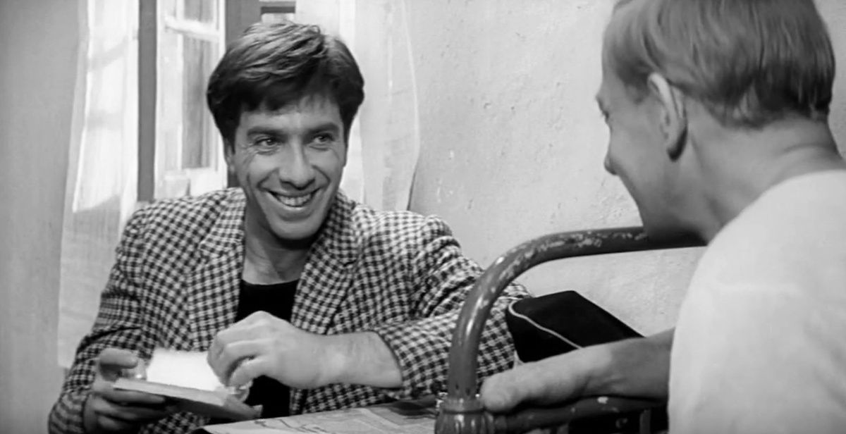 «Золотой телёнок» – вторая экранизация одноимённого романа Ильи Ильфа и Евгения Петрова. Киностудия «Мосфильм», 1968 год. Режиссёр и автор сценария Михаил Швейцер. В роли Остапа Бендера Сергей Юрский