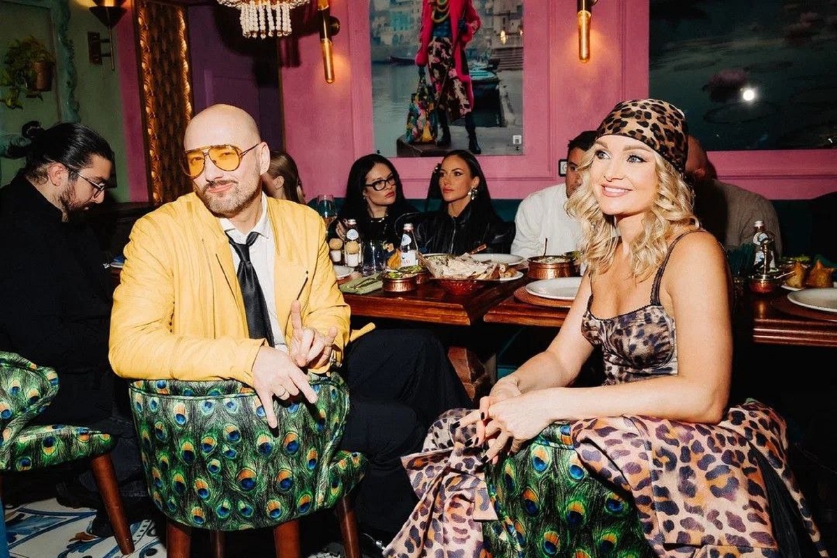    Владимир Маркони и Анастасия Крайнова на пресс-завтраке шоу "Тайный миллионер". Фото: телеканал СТС