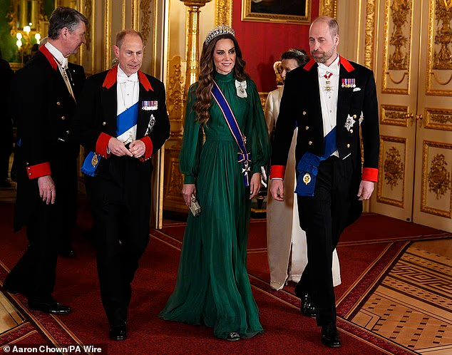 Принцесса Кэтрин блистала на банкете в честь президента Нигерии в зеленом вечернем платье от дизайнера Andrew Gn.