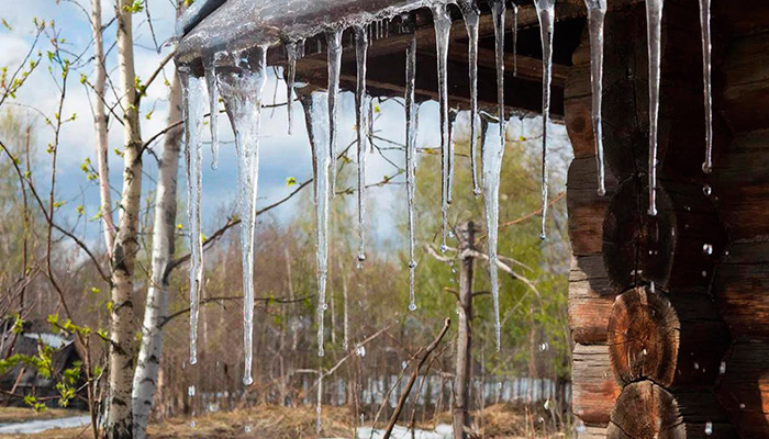 20 марта в народе отмечается Павел Капельник. В эту пору начинается настоящая весенняя капель. Фото: GigaChat