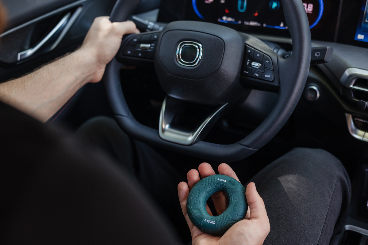 Руки водителя – его основной рабочий инструмент