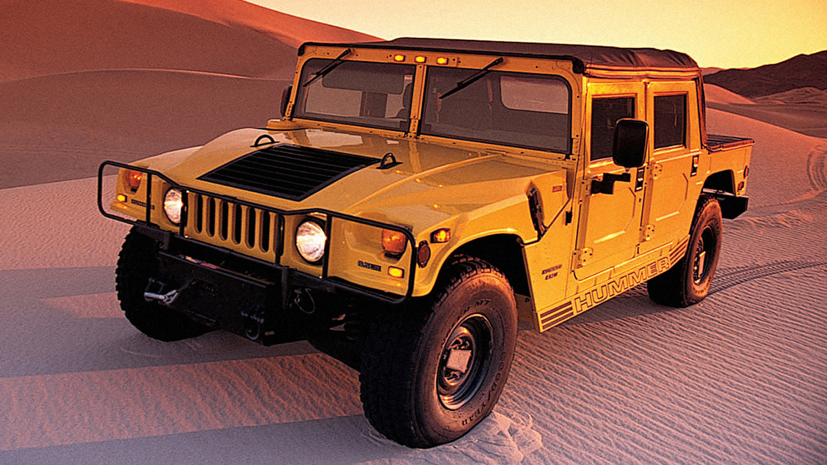 Внешне Hummer H1 выглядел грубым и даже немного угрожающим