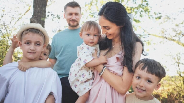    Иллюстрация к материалу: Семейный налоговый кэшбэк: кто из родителей сможет вернуть часть НДФЛ