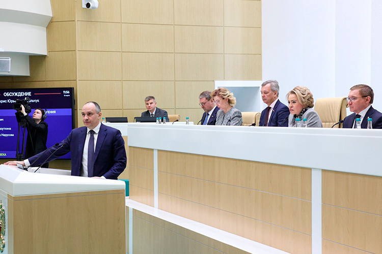    Валентина Матвиенко: «Для чего мы выделяем деньги, которые просто закапываются и не работают?».   
Фото:  пресс-служба Совета Федерации