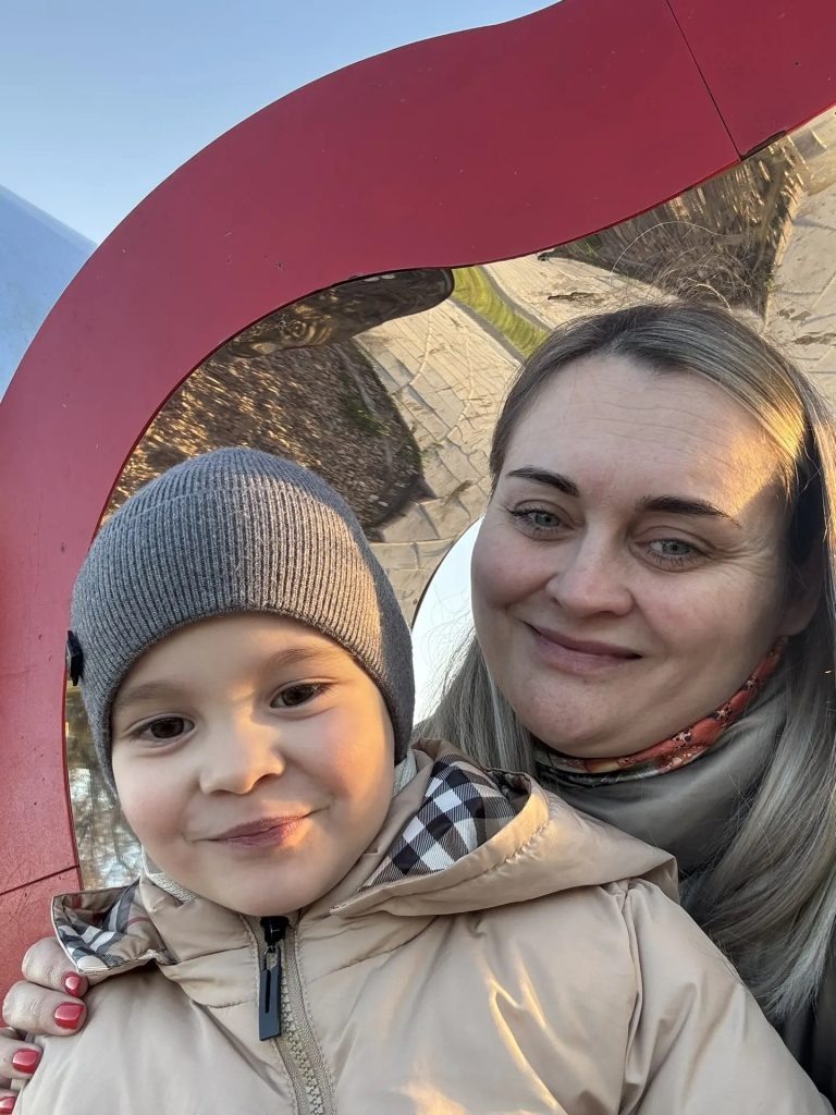 3. Любовались красотой арт-объекта «Яблоки» redaktor  📷
