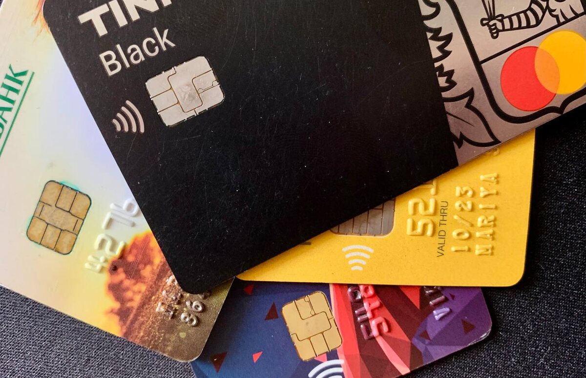     Пластик, так популярный еще несколько лет назад, постепенно уходит в прошлое