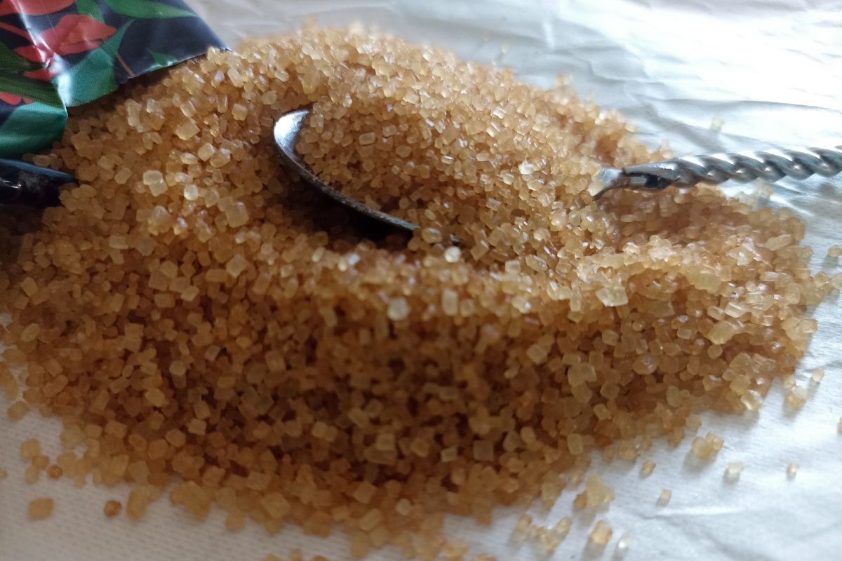    Коричневый сахар ничем не лучше белого рафинированного