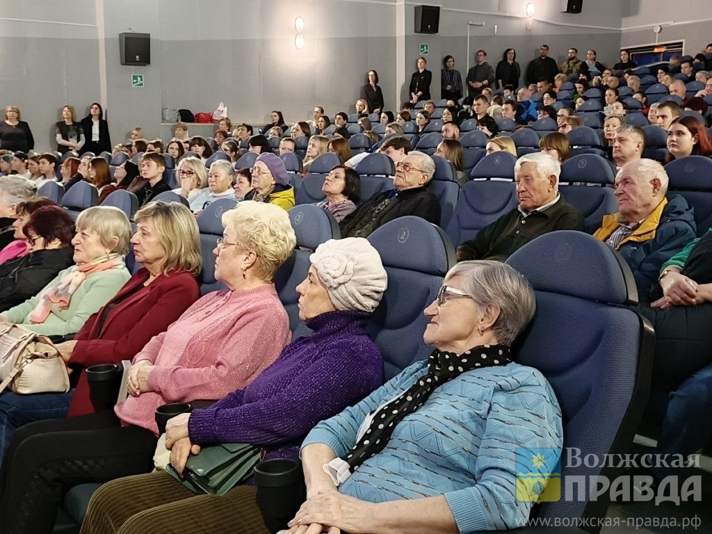     Глава Волжского Игорь Воронин отчитался перед жителями
