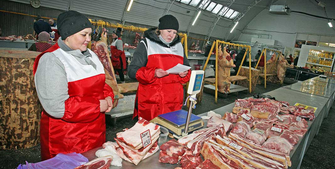 Запрет на продажу мяса из личного подсобного хозяйства на Алтае: выгода сетевых магазинов или вредительство по отношению к селянам?