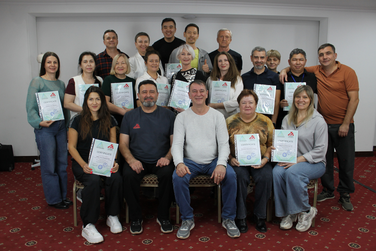 Участники семинара в Казахстане, ведущие: Вениамин Сущевский и Дмитрий Лебедев